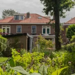 Klassieke achtertuin in Nijmegen aangelegd door Uw Tuin Hoveniers. Tuinontwerp en tuinaanleg door tuinarchitecten en hoveniers van Uw Tuin Hoveniers.